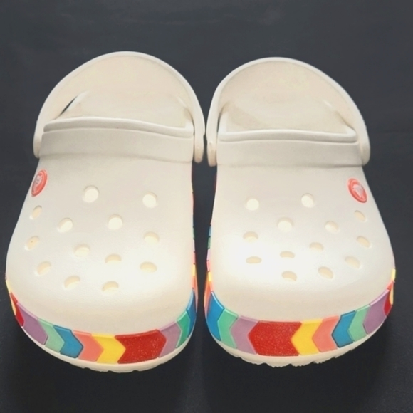 CROCS Other - CROCS Classic Clogs EUC